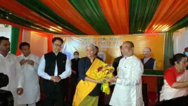 மும்முனை போட்டி 