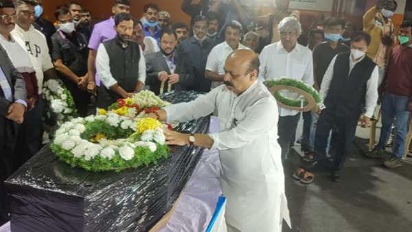 கர்நாடக முதலமைச்சர் நேரில் அஞ்சலி 