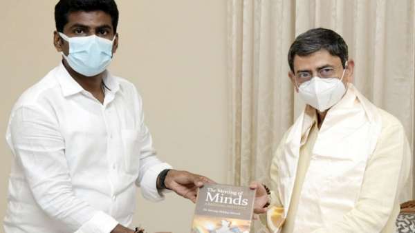 ஆளுநர் என்ன செய்கிறார்? 