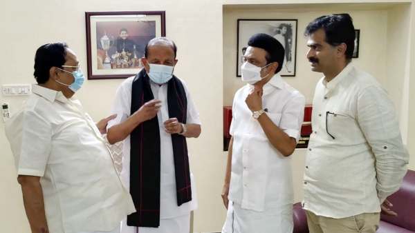தனியாக மீட்டிங் 