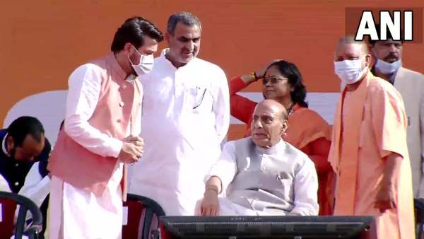 யோகி தனிப்பட்ட முறையில் அழைத்த VVIPகள் யார் தெரியுமா? 