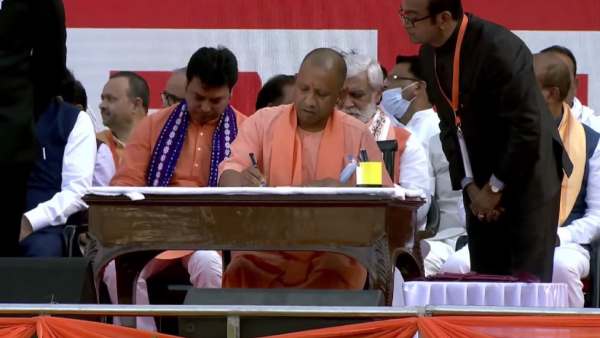 அம்பானி முதல் அதானி வரை 