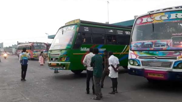 தனியார் பேருந்துகளில் கூட்டம் 