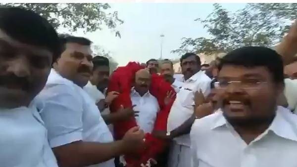அடுத்தடுத்து பாய்ந்த வழக்குகள் 