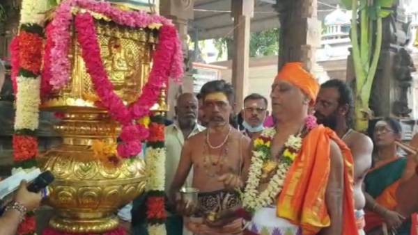 சிறப்பு அபிஷேக ஆராதனை 