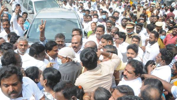  தொழிலாளர் விரோதப் போக்கு