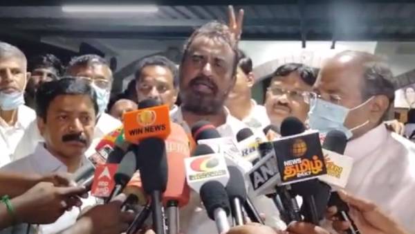 குறி வைக்கப்படுகிறோம் குறி வைக்கப்படுகிறோம்