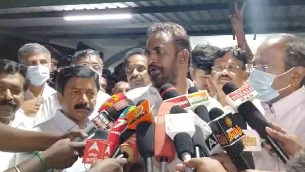 பழிவாங்கும் முதல்வர் பழிவாங்கும் முதல்வர்