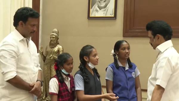 முதல்வர் ஸ்டாலின் நரிக்குறவர் 