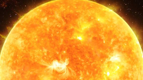 பூமியின் சூரியப் புயல் 