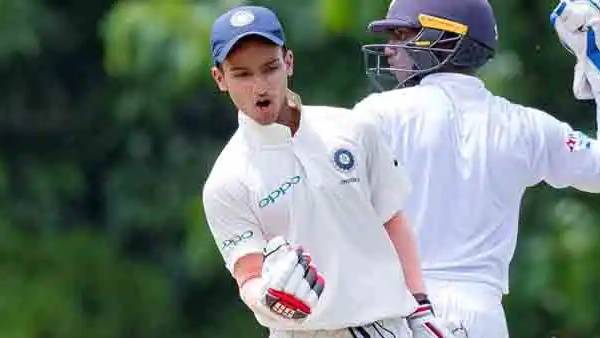  அரை சதம்