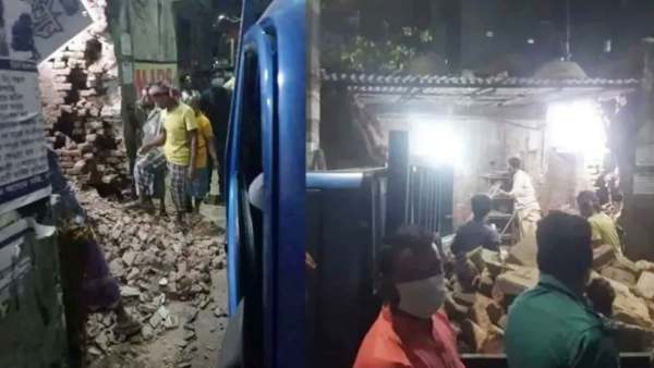  இந்து கோயில் மீது தாக்குதல்