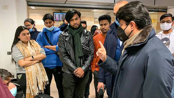 உக்ரைனில் இந்தியர்கள் உக்ரைனில் இந்தியர்கள்