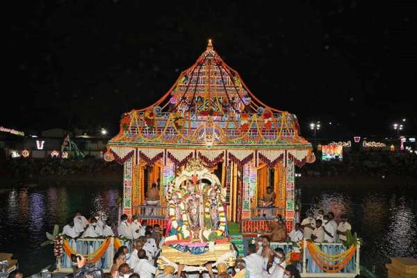 மலையப்பசுவாமி ஸ்ரீதேவி பூதேவி 