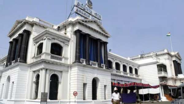 தமிழக அரசு 