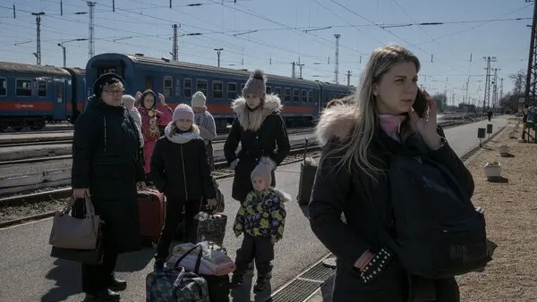 தண்ணீர், மின்சாரம் இன்றி மக்கள் தவிப்பு: