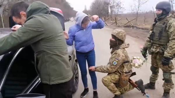 மண்டியிட்டு ப்ரபோஸ் 