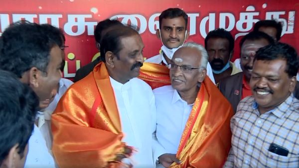 Vairamuthu shares video from his house to book fair 