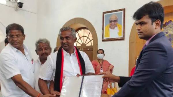 கோவையில் திமுக கொடி 