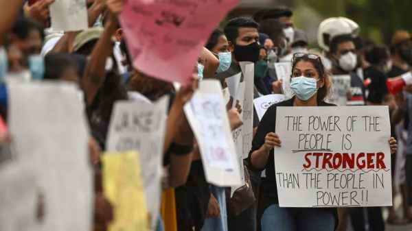 பல்லாயிரக்கணக்கானோருக்கு வேலையிழப்பு 