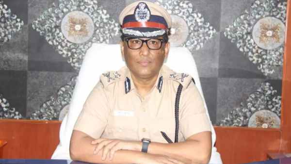 வெளியே வந்தனர் 