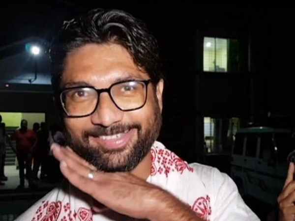 ஜிக்னேஷ் மேவானி மறுப்பு 