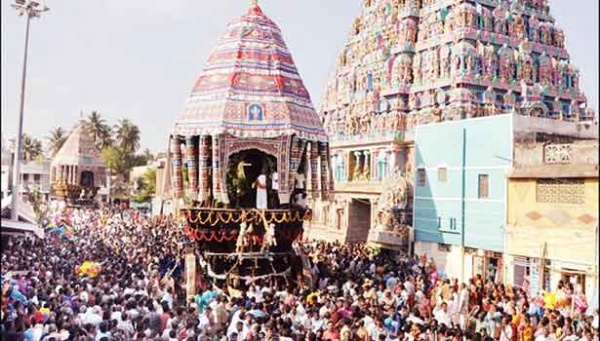 வலம் வந்த தேர்கள்
