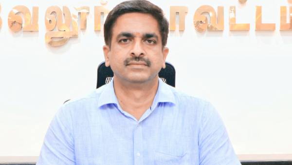 திருப்பத்தூரில் ஆசிரியரை மிரட்டிய மாணவர் 