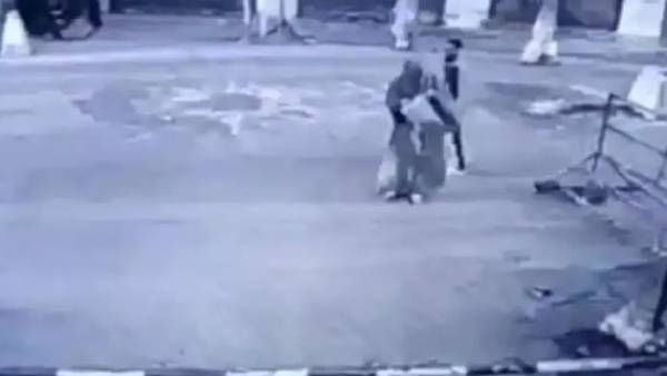 பெண் கைது 