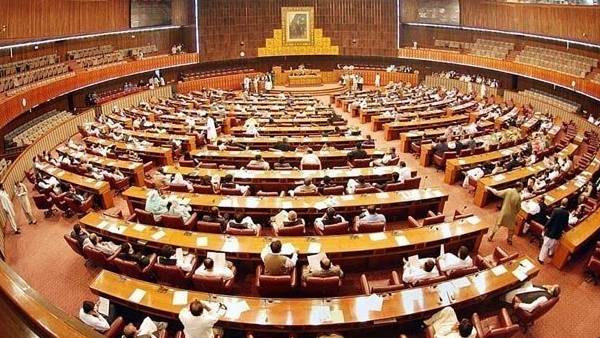  பெரும்பான்மை இழந்தார்