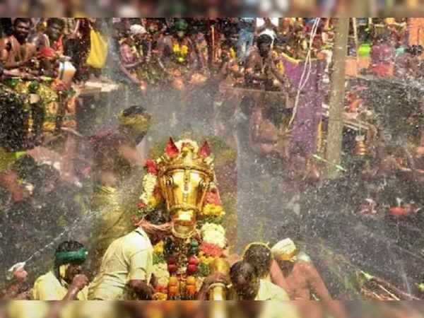  வைகையில் இறங்கிய கள்ளழகர் 