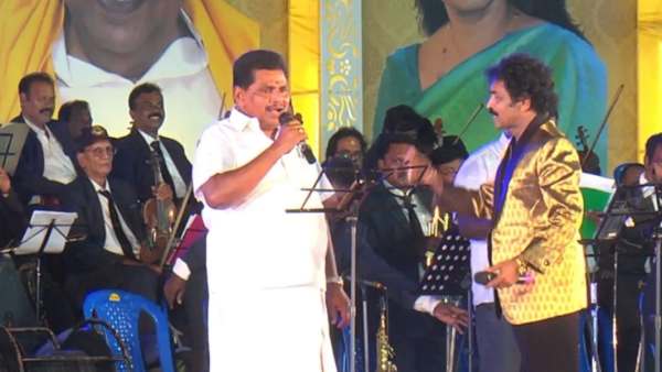  திமுக மேடையில் எம்ஜிஆர் பாடல்
