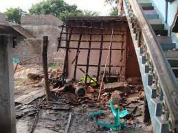 வேன்களில் சென்று கலவரம்