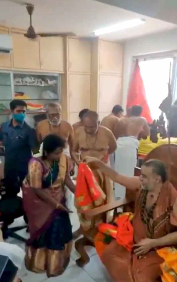 ஆளுநர் தமிழிசை விஜயேந்திரர் 