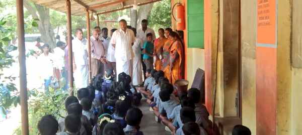 நிறைய விளையாடனும், புத்தகம் படிக்கனும் நிறைய விளையாடனும், புத்தகம் படிக்கனும்