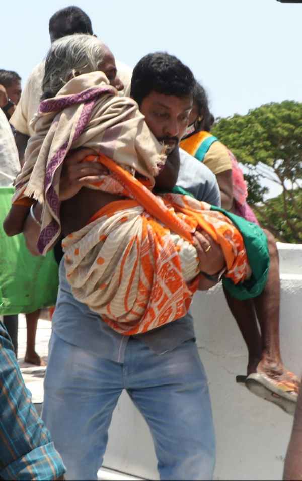முதல்வர் பாராட்டு முதல்வர் பாராட்டு