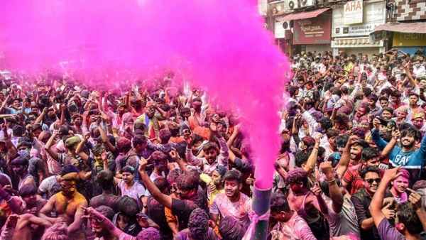 ஹோலிகொண்டாட்டம் 