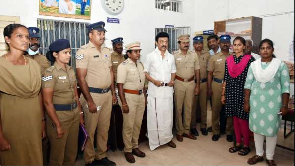 காவலர்கள் பதற்றம் 