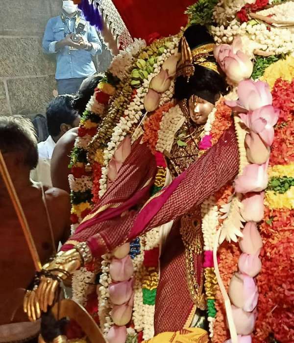 கள்ளழகர் புறப்பட்டார் 