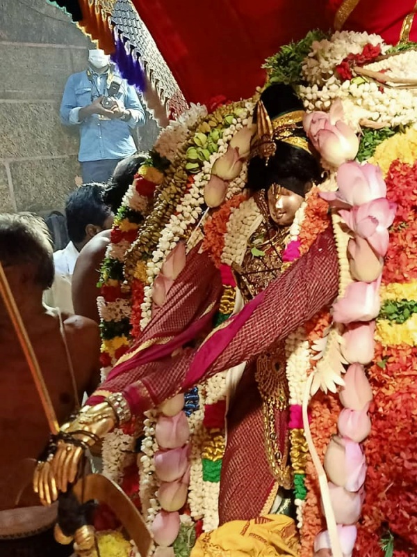 பக்தர்கள் தரிசனம் பக்தர்கள் தரிசனம்