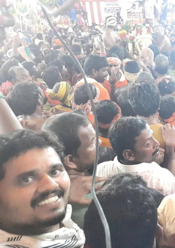 பக்தர்கள் வெள்ளம் பக்தர்கள் வெள்ளம்