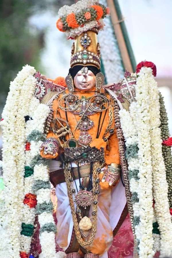விடிய விடிய தசாவதார கோலம் 