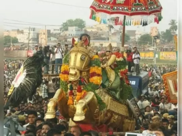 வைகையில் இறங்கிய கள்ளழகர் வைகையில் இறங்கிய கள்ளழகர்