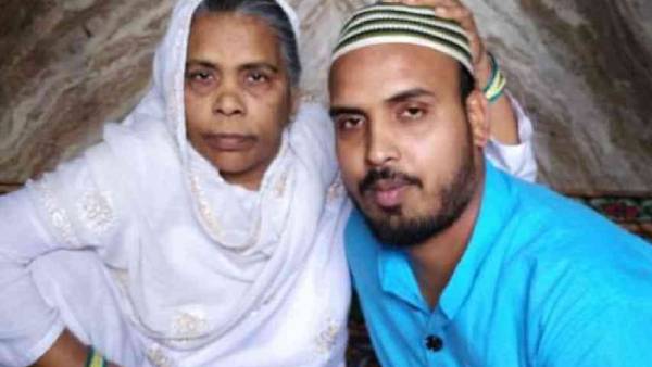 டீ வழங்கி உபசரிப்பு 