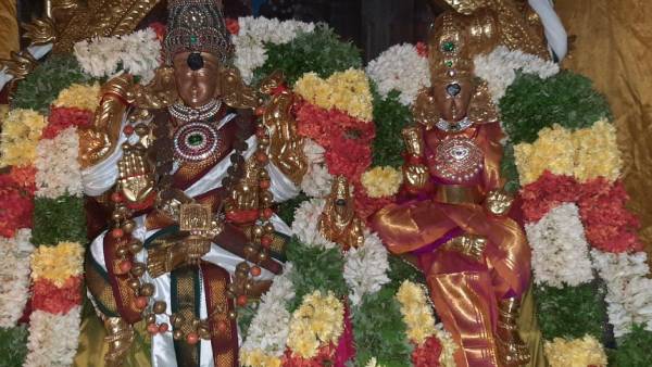  செங்கோல் ஏந்தும் மீனாட்சி 