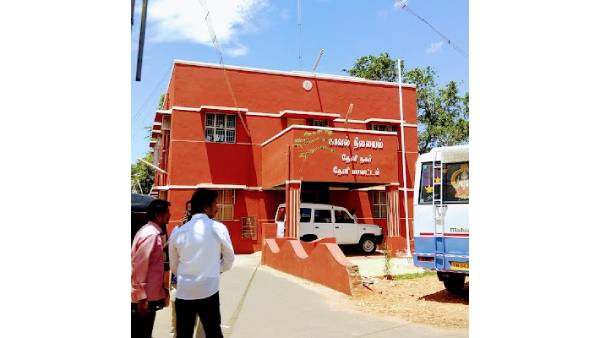  20 பேர் அமர்ந்து வாசிக்கலாம் 