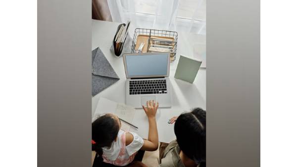 வாசிப்பிலும் பெண்களே 