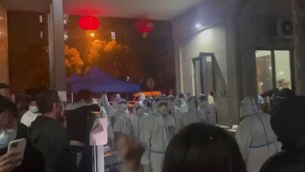 திரண்டு வரும் மக்கள் திரண்டு வரும் மக்கள்