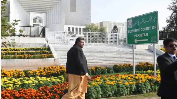 நீதிமன்றம் 