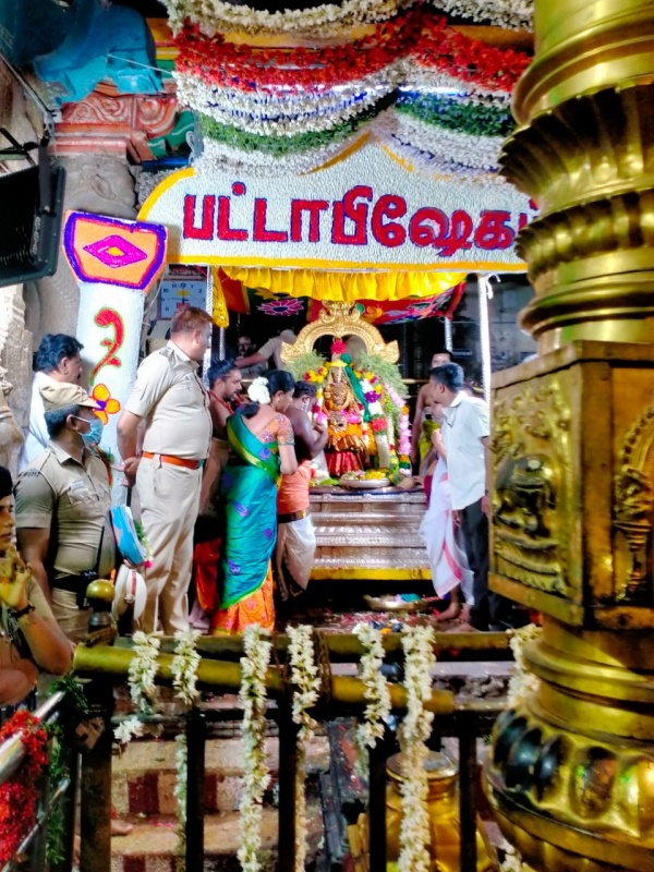மீனாட்சியின் பட்டாபிஷேக கிரீடம் மீனாட்சியின் பட்டாபிஷேக கிரீடம்